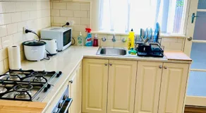 Spacious and cosy 2BR in Balwyn - Image 3