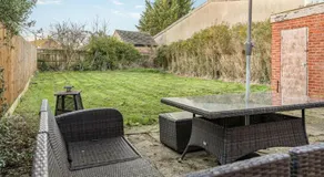 Ground floor apartment close to the train station and town centre - By ShireStays - Image 5
