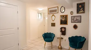 Luxurious 4BD APT EV Parking - Image 4