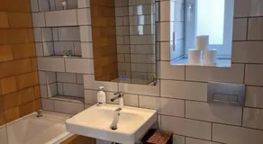 Modern two bedroom house - Image 2
