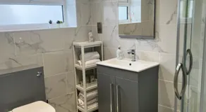 Luxury Retreat Beach House - Sleeps 6 - Image 2