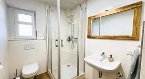 Apartmenthaus Landeskrone Dresden für Gruppen bis 20 Personen, 2 Wohnungen, Sauna, Dachterrasse & Garten - Image 5