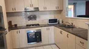 Adorable-secure 3 bedroom holiday home with Pool around the corner from The Miners Rest. - Image 4
