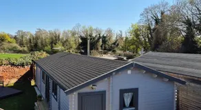 Chalet close to Heathrow T5, Windsor Castle, Legoland, Thorpe Park, with off road parking, free Wifi, private garden, spacious & fully equipped, cozy wood burner & comfy sofa, ideal for exploring London with trains to Waterloo, a beautiful unique retreat - Image 5