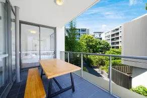 Rosebery Near Airport & Train & Shops Free Parking - Image 3