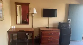 Linden Motor Inn - Image 2