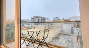 Stylish Studio with private balcony, close to Valletta - Image 3