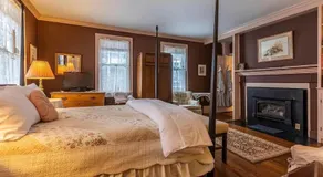 Historic Chester Inn! Circa, 1870 - right on Main Street & 20 minutes to Okemo!  - Image 2