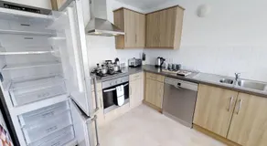 StayZo Cole Green Lane Accommodation- FREE Parking - Image 3