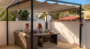 The Beach White House - 80m from the Beach - Renovated - Image 4