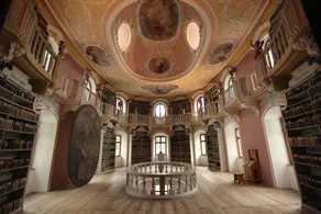Old Kings Design Hostel - Image 2