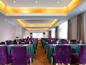 Vienna Hotel Wuhan Happy Valley Renhe Metro Station - Image 3