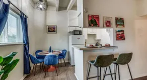 Austin Central Modern Comfort Pet-Friendly - Image 3