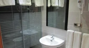 Hotel Corona de Castilla - Image 2