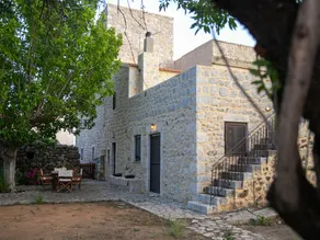 House in Pyrgos Dirou near Halikia Beach - Image 4