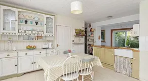 Charming Old Cottage for Share, Cosy Double Room with 2 Single Bed - Image 5