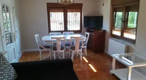 Las Higueras -casa con jardín- - Image 5