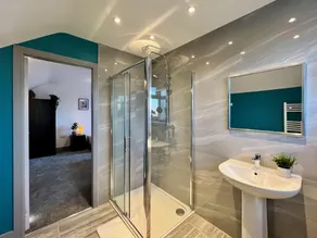 Curzon House One - Great for Contractors or Family Holidays - Image 2