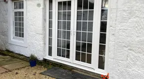 COACHMAN COTTAGE OUTSIDE HOT TUB - Image 5
