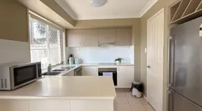 Family-Friendly 3BR Home Near Calamvale Central - Image 5