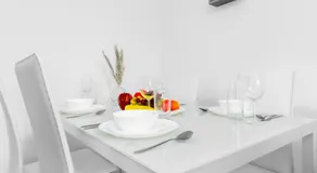 Stylish 2 Bedroom Apartment - Balcony - Parking - Netflix 3MC - Image 5