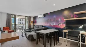 Discover urban bliss in our 1-bedroom King bed apartment! City views and cultural gems - Image 2