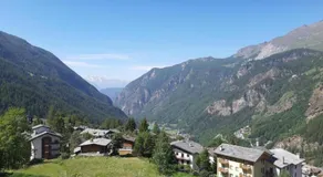 Charming Alpine Two Bedroom Apartment Near Ski Slopes With Parking - Image 3