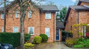 Milton Keynes 3BR, Modern Home, Sleeps 5, Families Stays, Parking , Free WiFi - Image 4