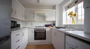 Hereford - Woodpecker House - Comfortable Modern House Located in South Hereford - Sleeps 6 - Perfect for Accessing Hereford Enterprise Zone in Rotherwas - Hosted By RENTMYHOUSE - Image 2