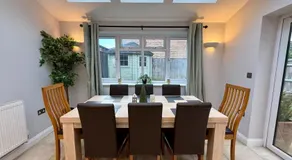 Squires House Long Stays Sleep 8 Free Parking - Image 4