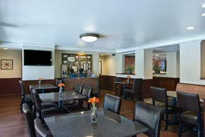 Oxnard Inn Lancaster - Image 5