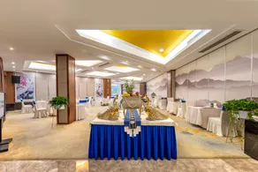 Royal Plaza Hotel - Image 4