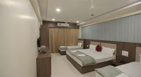 Royal Palace Hotel Surat Velanja - Image 2