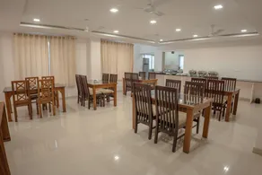 Daffodils Luxury Airport Suites - Image 4