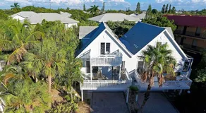 Beautiful 3 Bedroom 2 Bathroom Home Steps from the Beach - Image 3