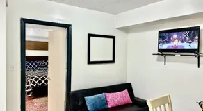 Completely Private 2 BR Apt with Backyard in LIC !!! - Image 2