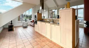 Penthouse with Lake Views - Image 4