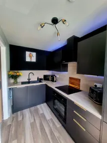 Luxury 1BR Central Apartment on Rose Street - WiFi - Image 3