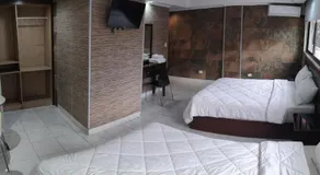 HOTEL SAN THOMAS INN - Image 2
