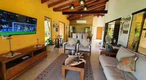 Casa con Piscina, Quincho, Cancha de Futbol/Volley - Image 3
