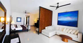 Blue Water Club Suites - Image 4