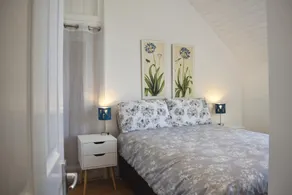 Sunday Cottage - Image 2