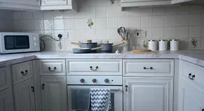 New luxurious and spacious guest suite in Banstead - Image 4