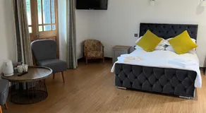 The Crown Lodges - Image 2