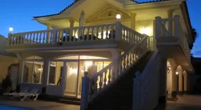 Beautiful Villa with private pool - Image 5