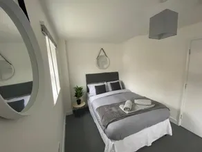 Doncaster Furnished House For Short Lets - Image 5