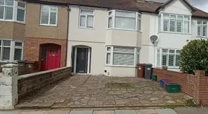 Charming 3-bedroom family home - Image 4