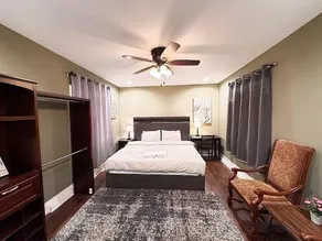 The Quiet Lux Room #3 with KB(Kingsize Bed) - Image 4