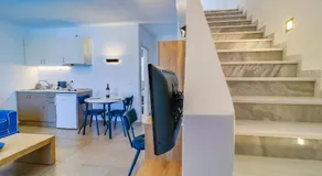 Theros Villas & Suites - Image 4