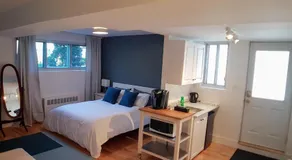 Bright and Spacious Studio Apartment - Image 2